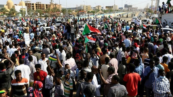 هكذا وصف "تجمّع المهنيين السودانيين" الاتفاق الجديد بين البرهان وحمدوك