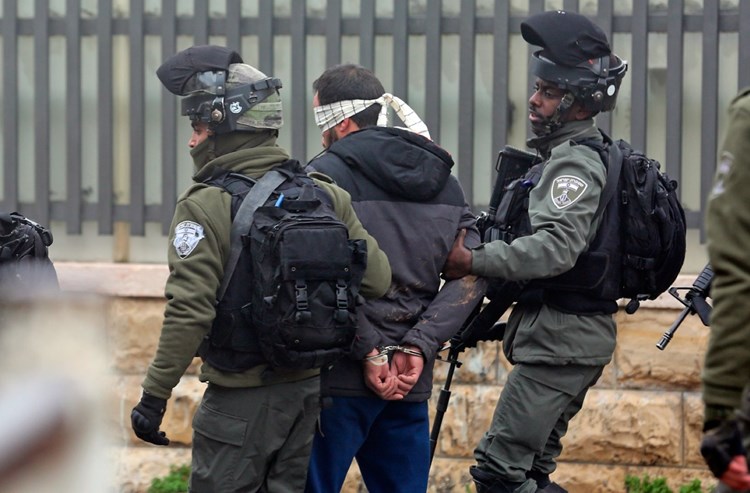 رغم ازدياد إصابات كورونا في السجون الاحتلال الإسرائيلي يواصل اعتقال الفلسطينين!