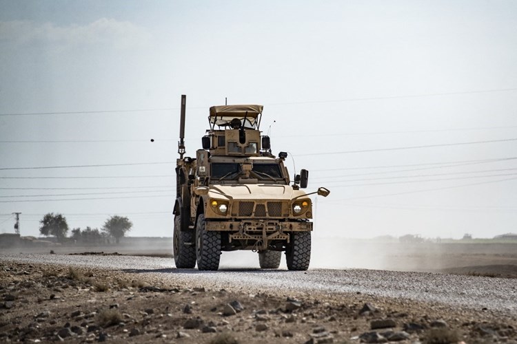 اعداد كبيرة من الآليات الأمريكية تنطلق من سوريا إلى شمال العراق