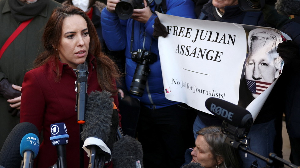 Assange Suffered Stroke in UK Prison: Fiancee