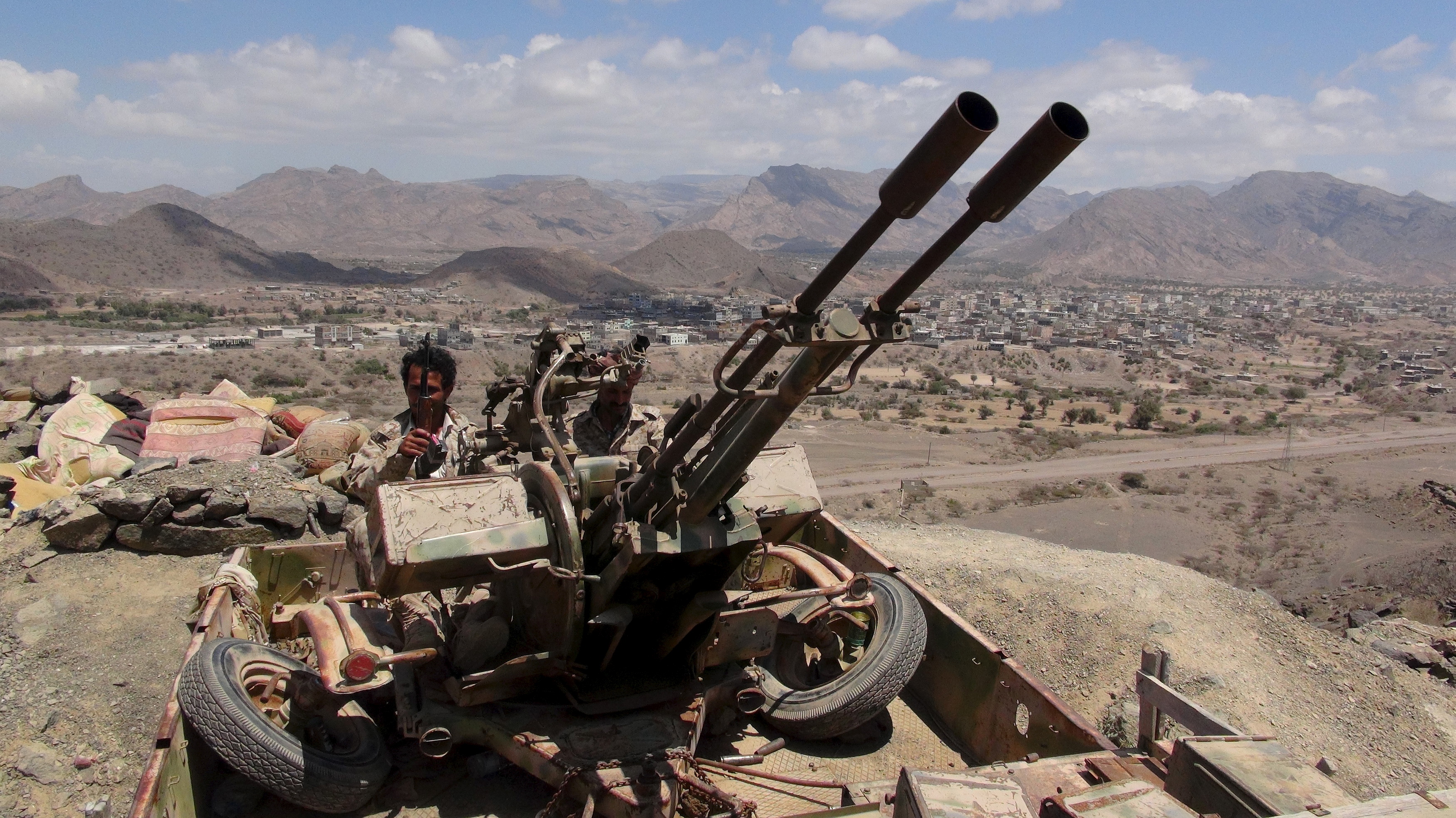 بعد خمس سنوات من الحرب الشاملة.. اليمن يموت بأيدٍ عربية ورعاية أمريكية!