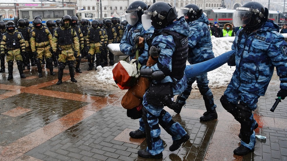 Russia Police Crack Down on Protesters Detain over 5,000