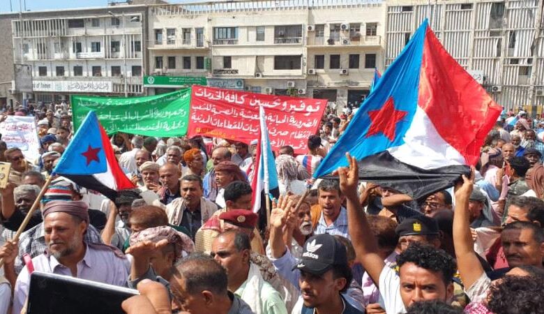 غزوة قصر "معاشيق" في عدن اليمنية.. محتجون يقتحمون القصر بسبب تردّي الخدمات