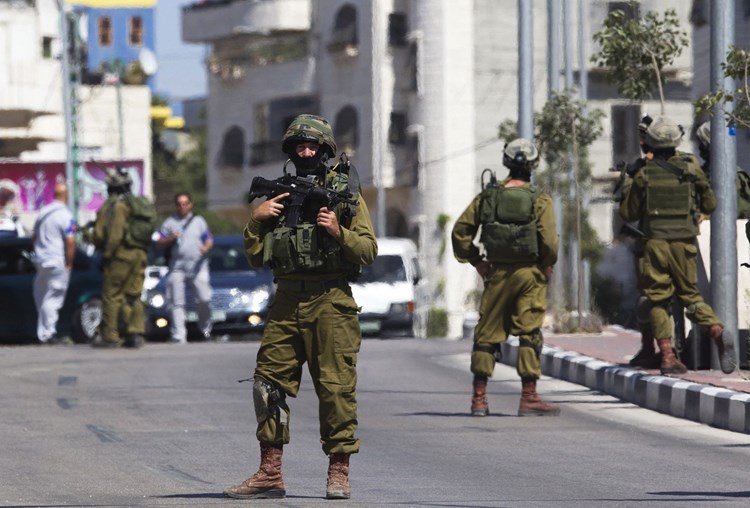 "إسرائيل" تستهدف قيادات "حماس" في الضفة الغربية