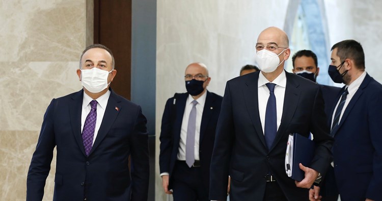 مباشرة على الهواء... تركيا واليونان تتبادلان الاتهامات في مؤتمر صحافي