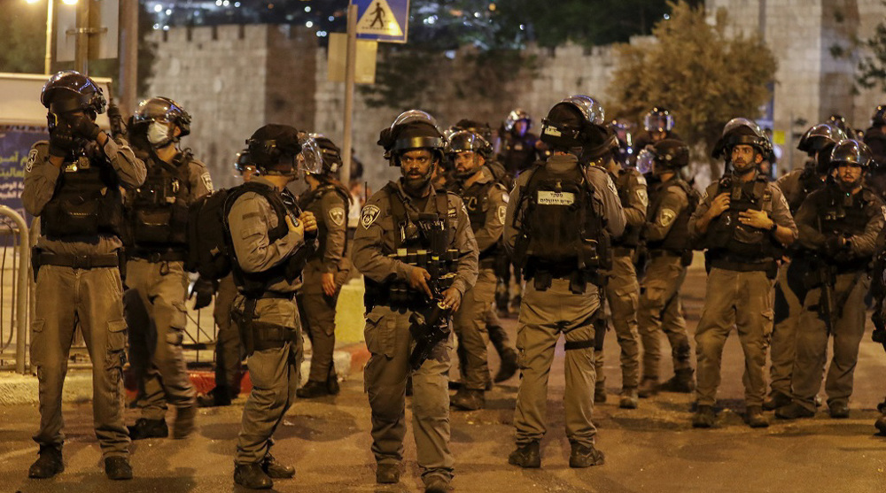 Israeli Forces Attack Palestinian Worshipers in Al-Quds