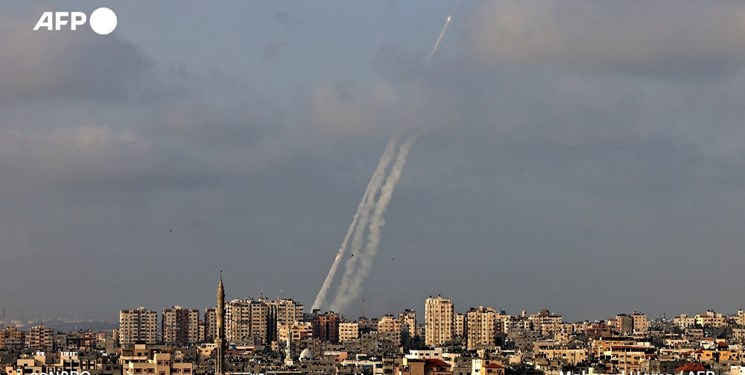 پاسخ مقتدرانه مقاومت فلسطین؛ شلیک ده‌ها موشک به سمت قدس اشغالی