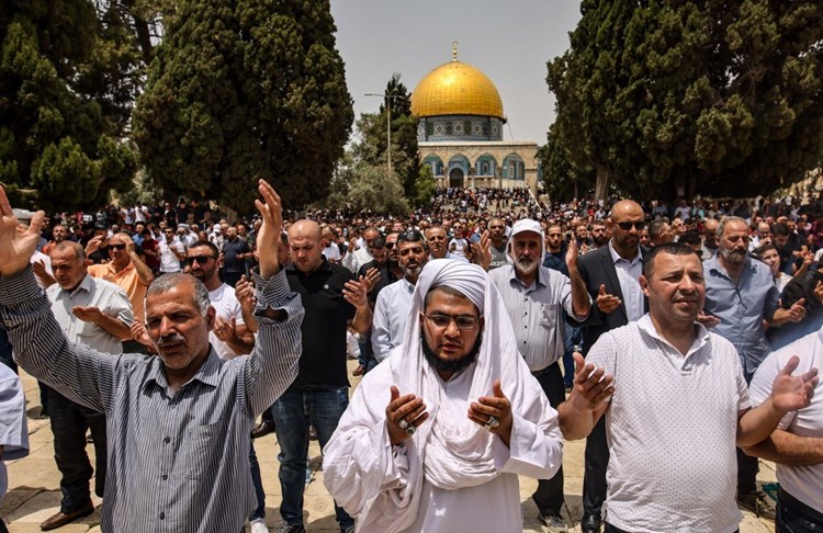 احتفالات الفلسطينيين في القدس تستفز جنود الاحتلال المهزومين