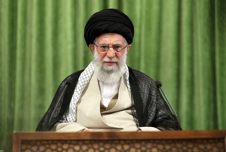 قائد الثورة الإسلامية ايران أصبحت أكثر قوة وتقدماً يوماً بعد يوم