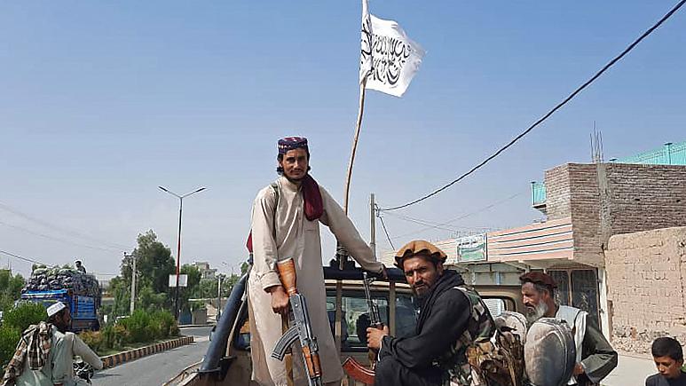 عبدالله عبدالله در تلاش برای ترغیب اشرف غنی به استعفا/طالبان وارد کابل شدند