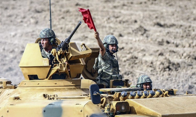صواريخ مجهولة تستهدف قاعدة "زليكان" العسكرية التركية في العراق