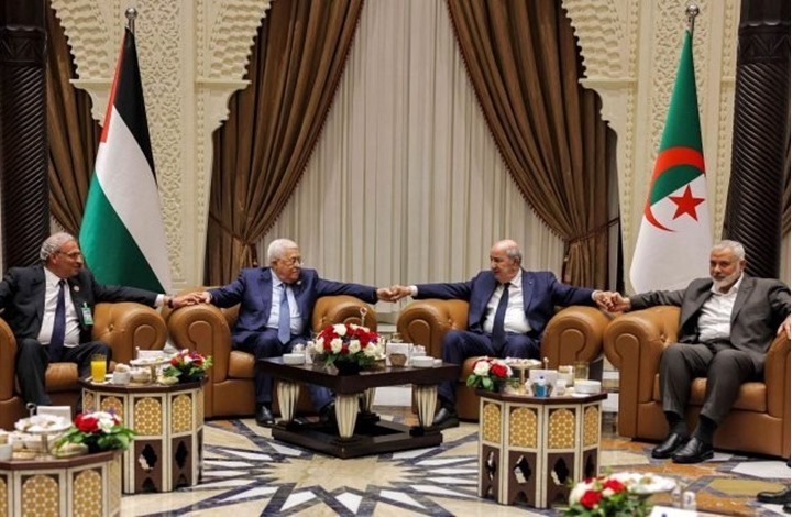الورقة الجزائرية.. هل تنهي الخلافات والانقسام بین الفلسطينیین؟