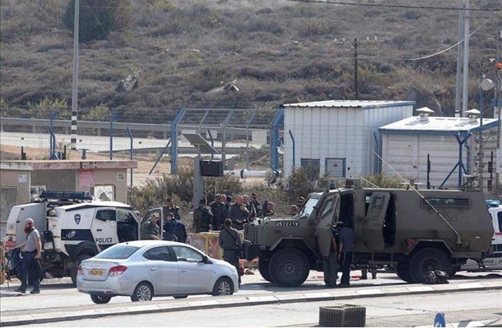 مصادر عبرية: إصابة مستوطن بإطلاق نار على حافلة في نابلس