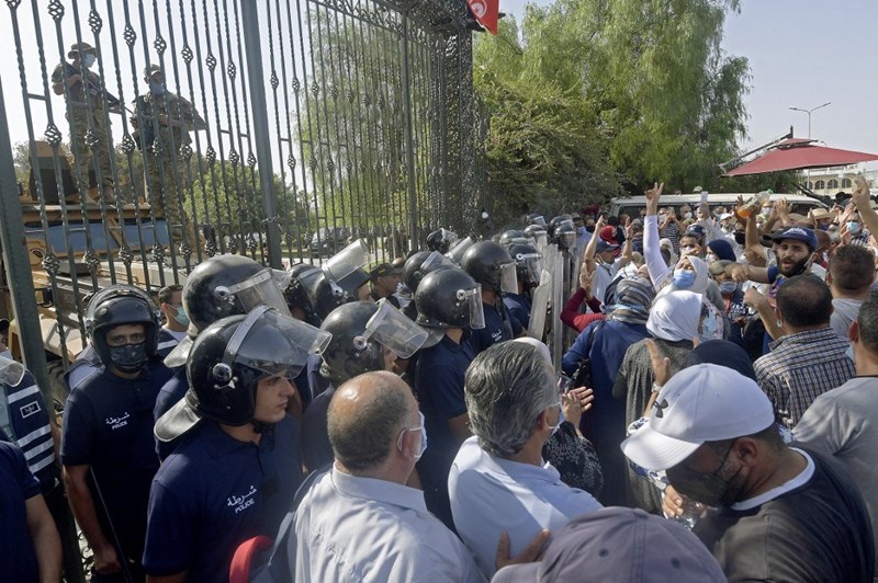 التحركات الاحتجاجية تعود من جديد الى تونس عبر بوابة حركة النهضة