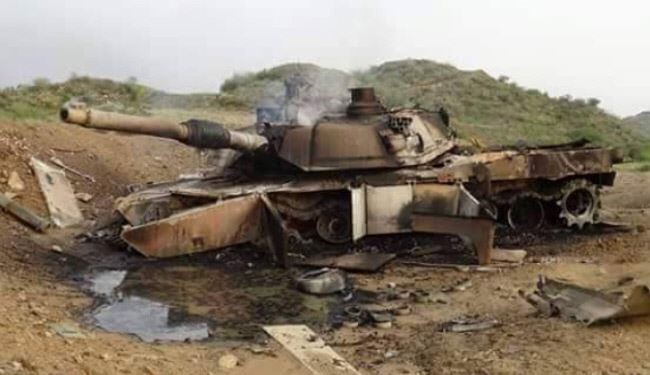خوفاً من مطاردة رجال الجيش واللجان الشعبية اليمنية... دبابة سعودية تصطدم بعربة مصفحة في نجران