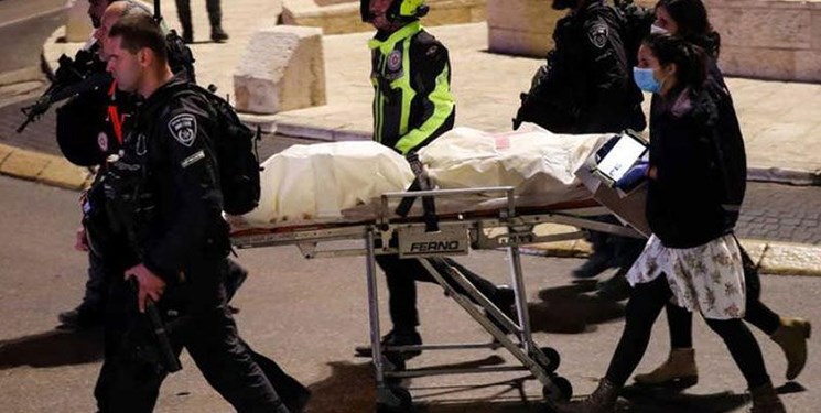 الإعلام الصهيوني: مقتل مستوطن بعد إصابته بعملية طعن بالضفة الغربية