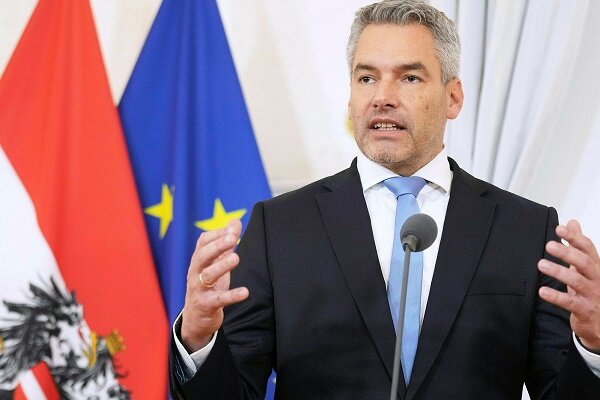 صدر اعظم اتریش: آماده گفتگوی دوباره با پوتین هستم