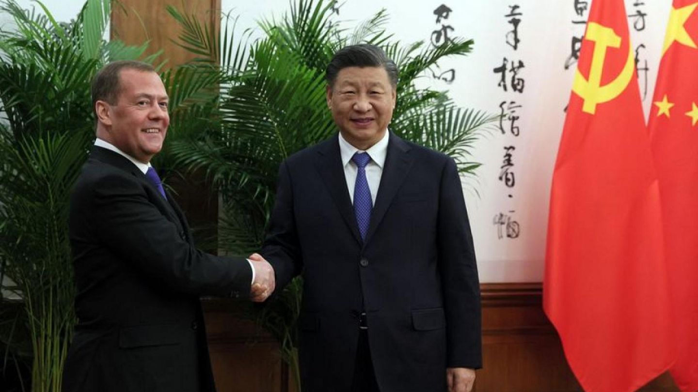 ميدفيدف في بكين لتعزيز التعاون