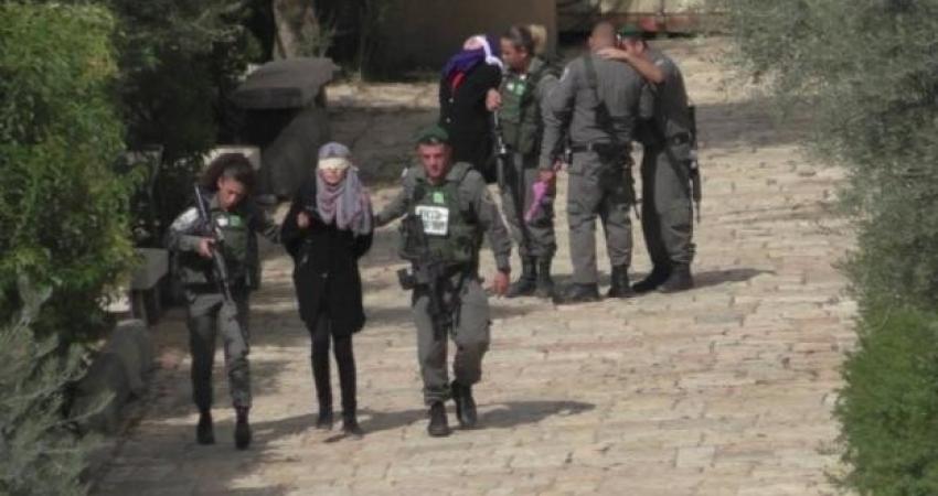 شرطة الاحتلال تعتقل سيدتين عند مدخل مخيم العروب