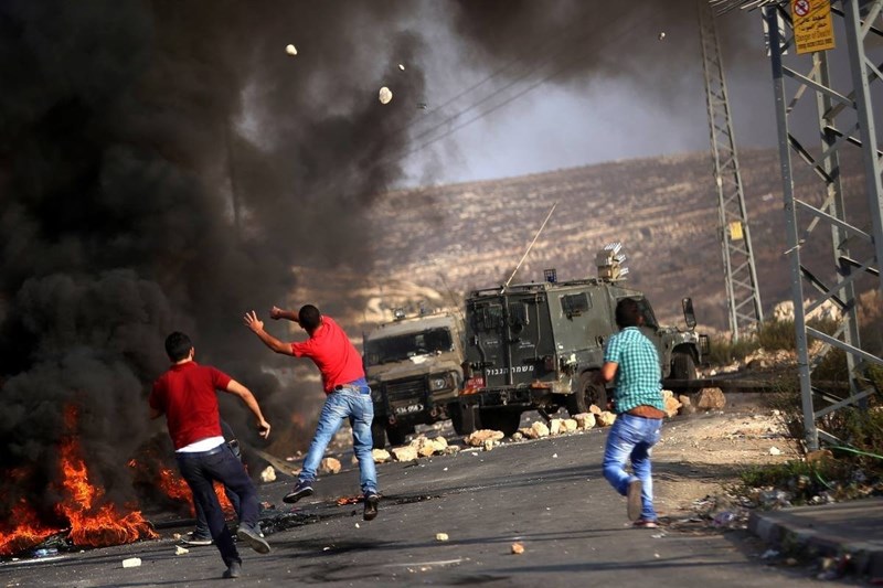 وسائل إعلامية فلسطينية: مواجهات عنيفة بين الفلسطينيين وشرطة الاحتلال في بيت لحم