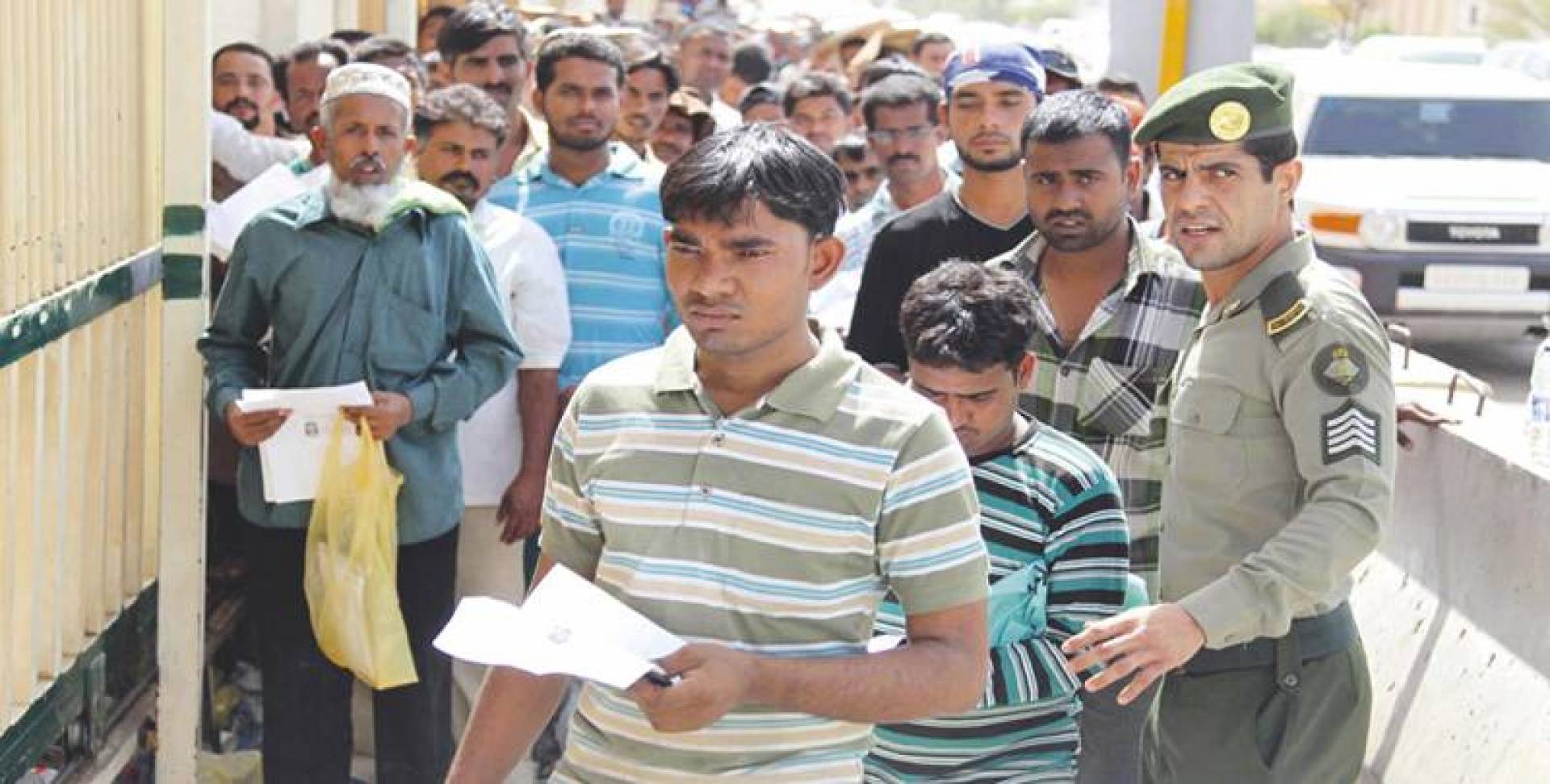 هل ستحل قوانين الهجرة الجديدة عقدة العمالة في مشيخات الخليج الفارسي؟