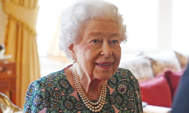 Britain’s Queen Tests Positive for Covid-19