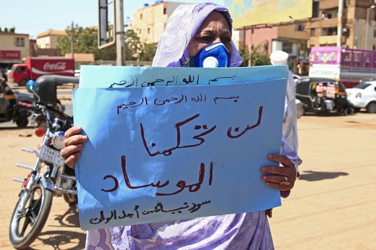 ماذا يفعل أن المبعوث الرئاسي السوداني سراً في تل أبيب؟