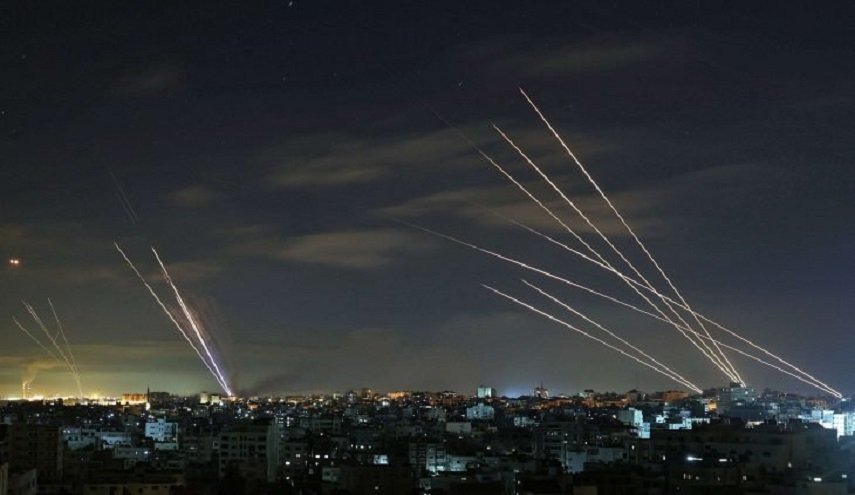 تزامناً مع تفجر الأحداث في الأقصى.. المقاومة الفلسطينية تطلق رشقات صاروخية