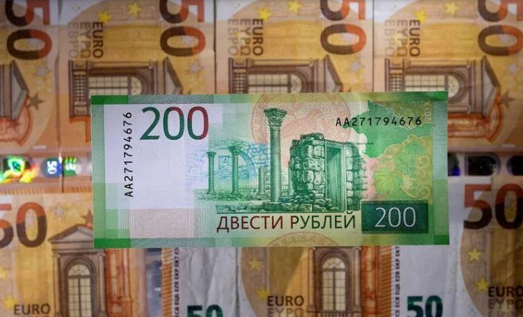 Rouble Firms, Heading back towards Multi-Year Highs vs Dollar, Euro