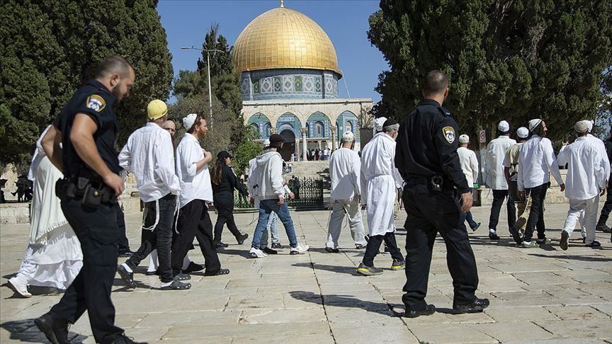 Scores of Israeli Settlers Storm Aqsa Mosque ahead of Provocative Flag Parade