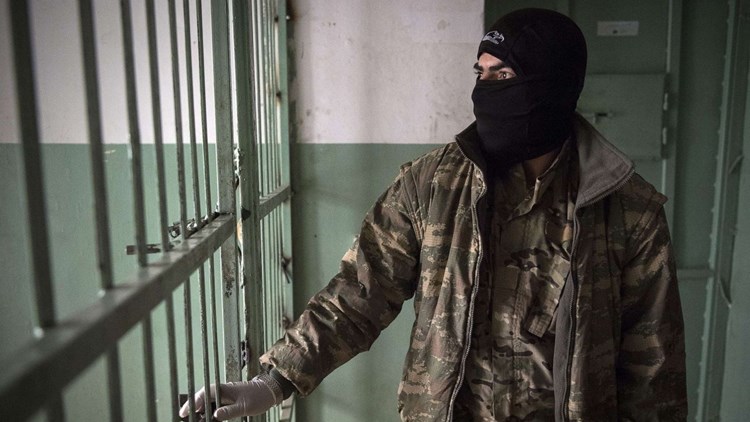سوريا.. عناصر من تنظيم داعش يلوذون بالفرار من سجن الرّقة