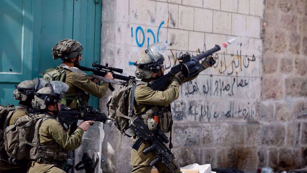 Israeli Forces Raid Palestinian Neighborhood in East Al-Quds, Two Soldiers Injured