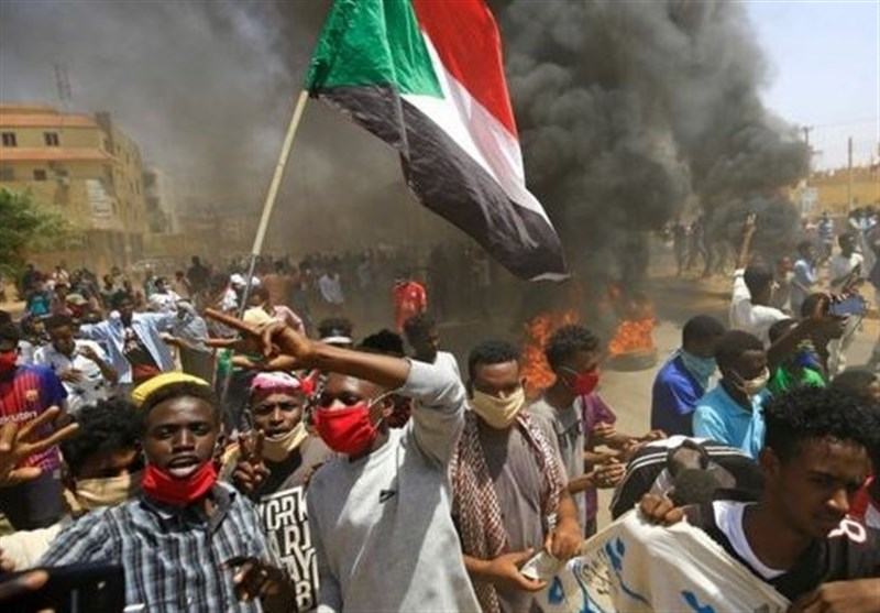 الصراع على السلطة بين الجيش والأحزاب السياسية... إلى أين يتجه السودان؟