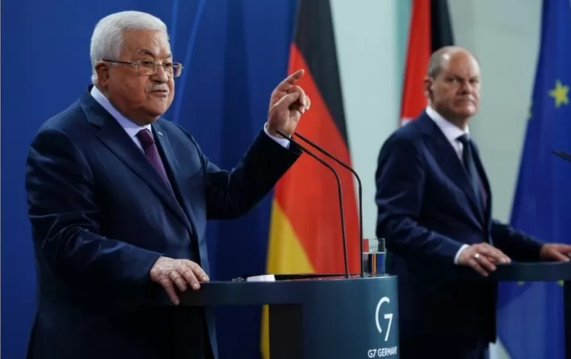 عقب الضجة الكبيرة.. تصريحات عباس ضد "الهولوكوست الإسرائيليّ" تحت المجهر