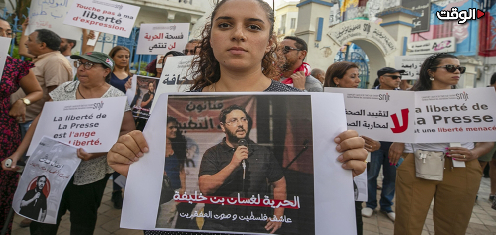 السلطات التونسيّة تُفرج عن الصحفي الداعم لفلسطين.. إلى أين تتجه البلاد؟