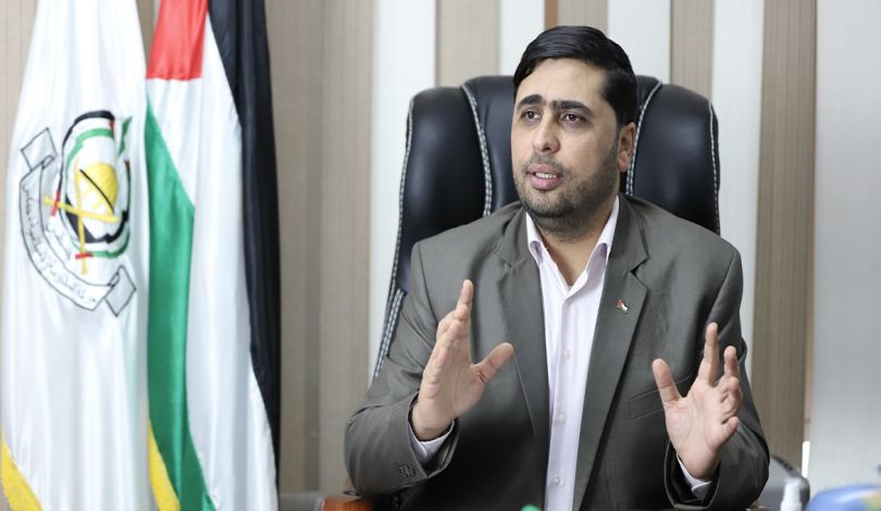 حماس تحذر من استمرار سياسة "الباب الدوار" بين السلطة والاحتلال