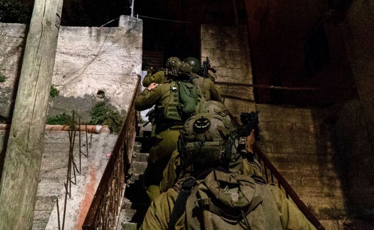 الاحتلال الأسرائيلي يشن حملة اعتقالات واسعة بالضفة الغربية