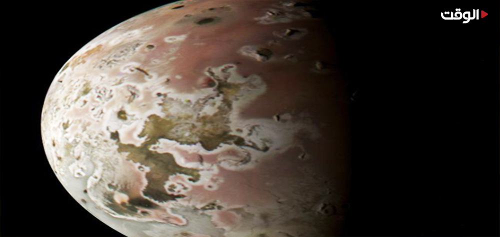ناسا تنشر صوراً مبهرة.. هكذا بدا القمر البركاني الأكثر نشاطاً في النظام الشمسي