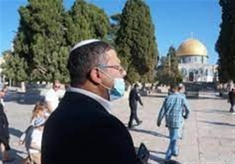 وسط حماية مشددة... المتطرف "بن غفير" يقتحم باحات المسجد الأقصى