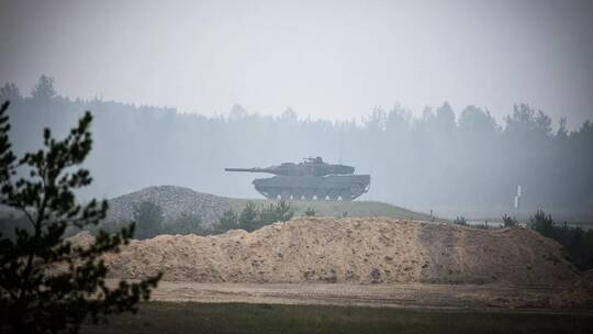 رئيس الوزراء البولندي: لا نخطط لتزويد أوكرانيا بدبابات "ليوبارد"