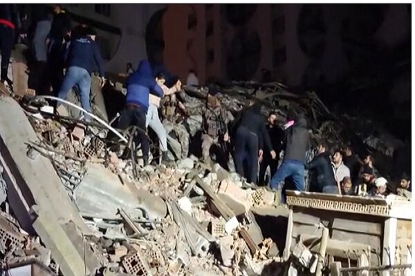 زلزله بزرگ ۷.۴ ریشتری با ۲۸۴ کشته در ترکیه