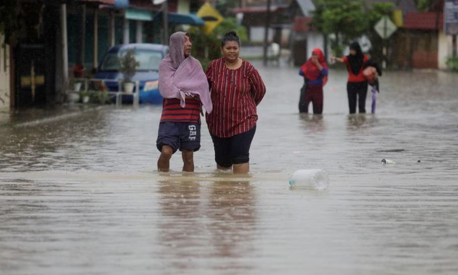 Flooding in Southern Malaysia Forces 40,000 People to Flee Homes