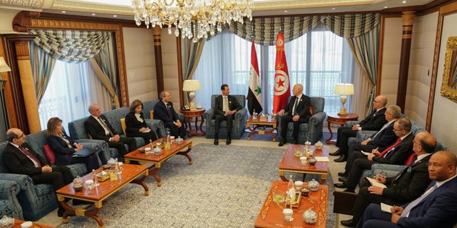 الأسد يلتقي الرئيس التونسي: نقف معاً ضد التيار الظلامي