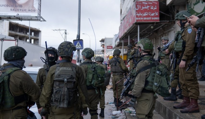 الاحتلال ينفذ حملة اعتقالات ومداهمات في الضفة الغربية