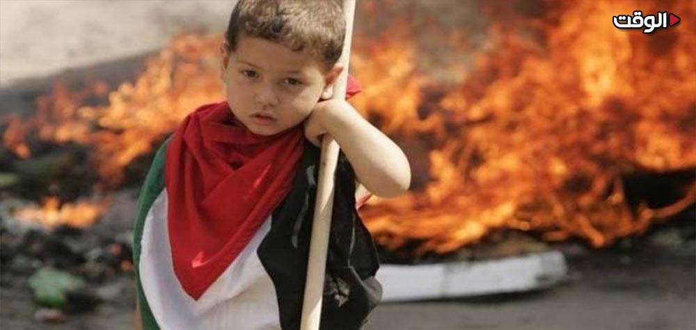 "هذه أرضي، ابتعد من هنا".. طفل فلسطيني يوقد شعلة التحرير