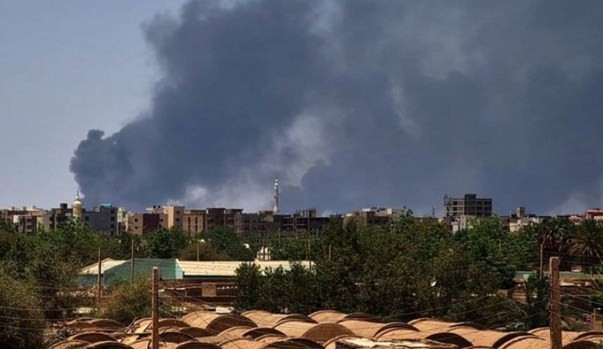 السودان.. تواصل الاشتباكات العنيفة بالأسلحة الثقيلة في الخرطوم