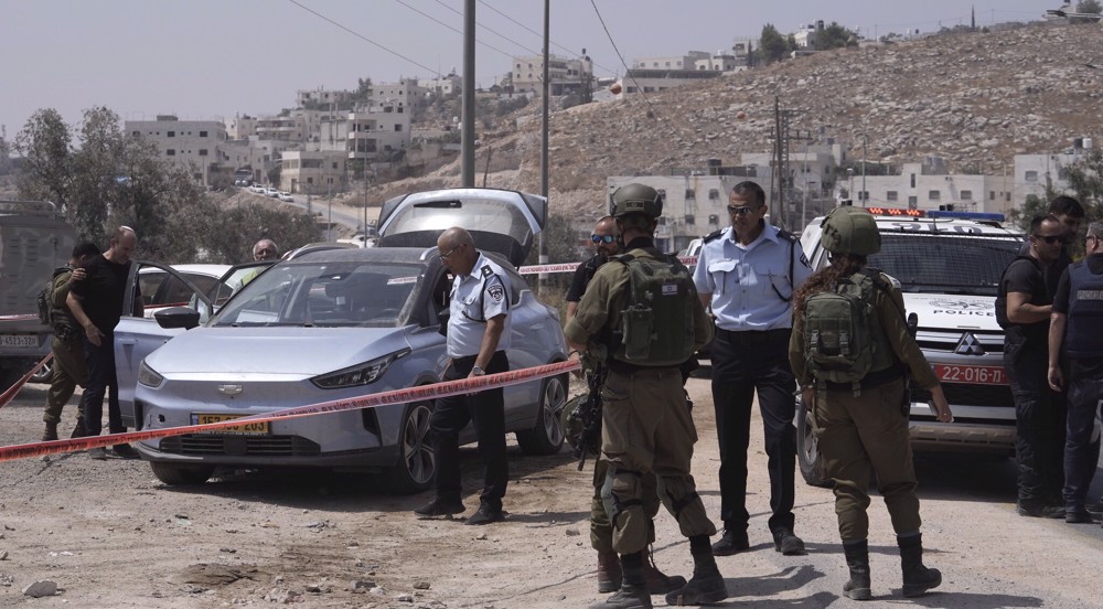 Israeli Settler Killed, another Injured in Retaliatory Shooting Near Al-Khalil