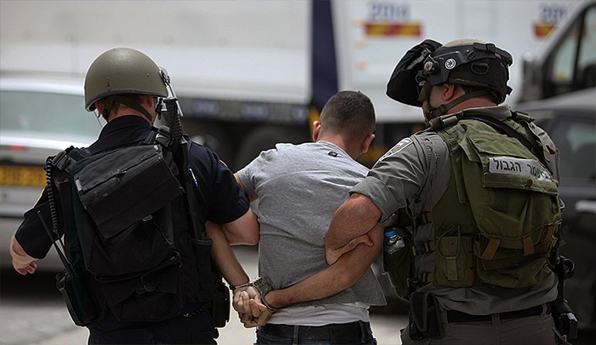 صباح اليوم... قوات الاحتلال تعتقل 12 مواطنا فلسطينيا في الخليل بينهم اسرى محررون
