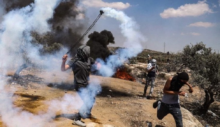 إصابات بين الفلسطينيين خلال قمع  الاحتلال متظاهرين في الضفة وغزة