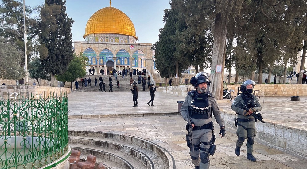 Israeli Regime Forces Assault Worshipers at Al-Aqsa Mosque Entrance